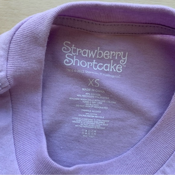 Strawberry Shortcake Cropped Tee Shirt XS Love You Berry Much Hearts NWT - Picture 3 of 6